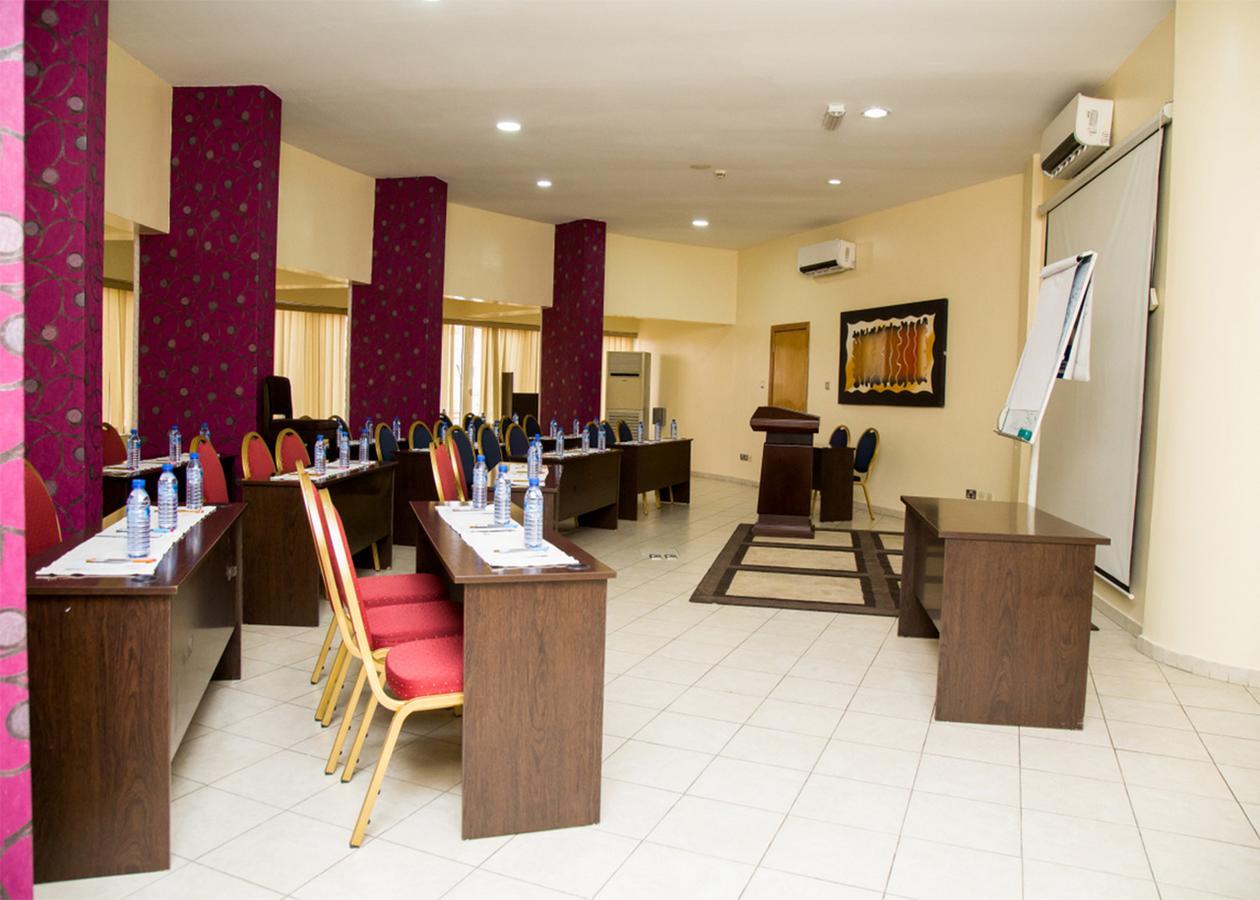 Hotel Bon Voyage Lagos Exterior photo